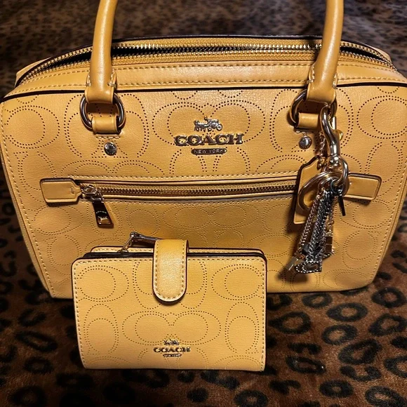 Coach mustard yellow bag with wallet and fob, everything included - Picture 1 of 5